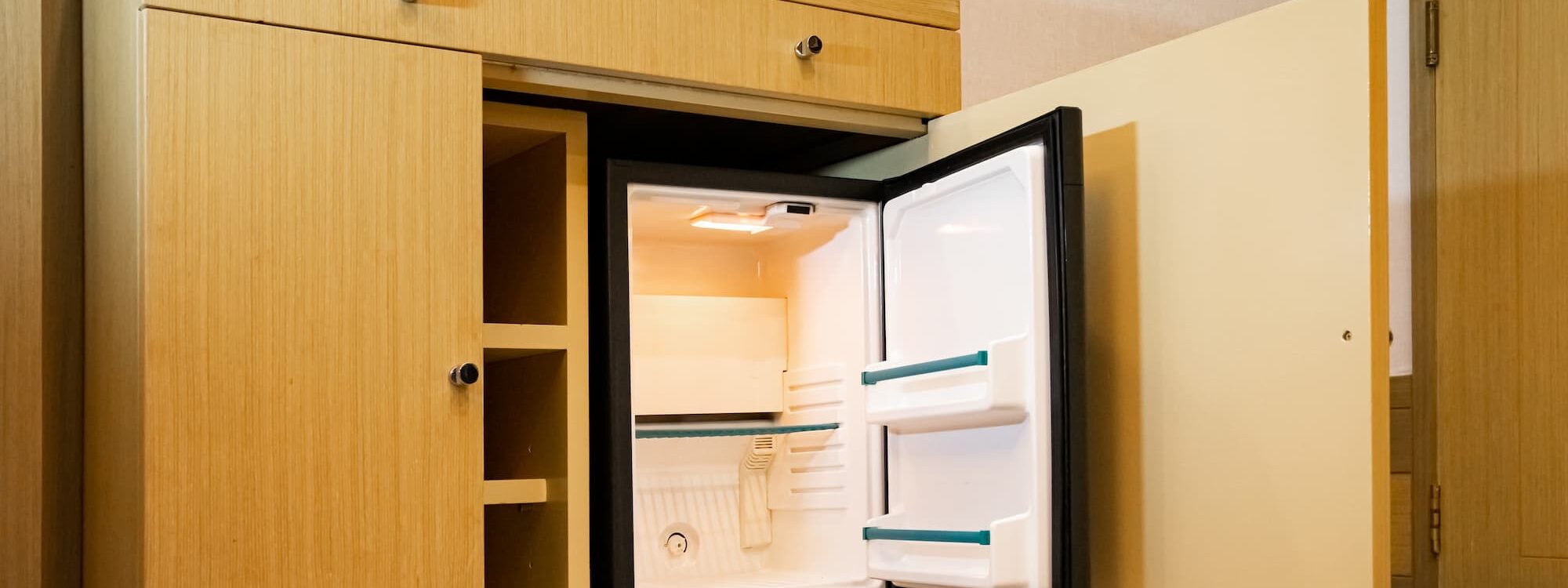 Quels avantages offre une chambre &eacute;quip&eacute;e d&rsquo;un mini-r&eacute;frig&eacute;rateur en s&eacute;jour touristique ? Saint-Di&eacute;-des-Vosges